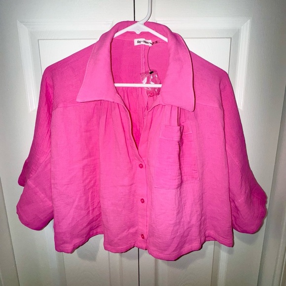 Day & Moon Tops - Day & Moon Bright Pink Button-Up crop gauzy bubble Shirt 100% cotton NWT Size M